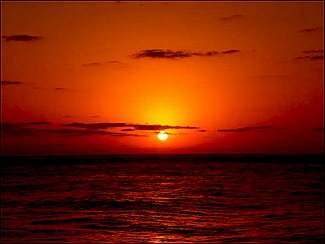 چرا هنگام غروب خورشید آسمان قرمز می‌شود؟