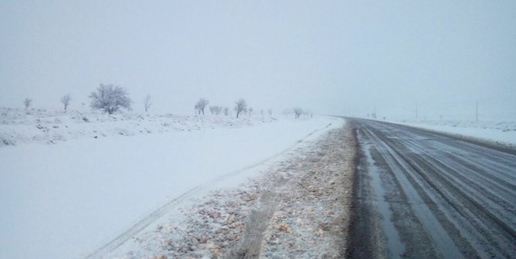 برف و باران در جاده‌های 13 استان