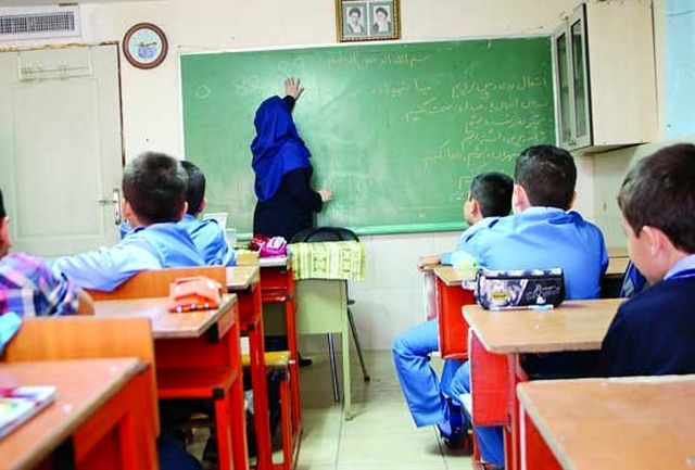 رتبه بندی معلمان ابزار تبلیغ دولت / وعده های سر خرمن به فرهنگیان تا کی ادامه دارد؟