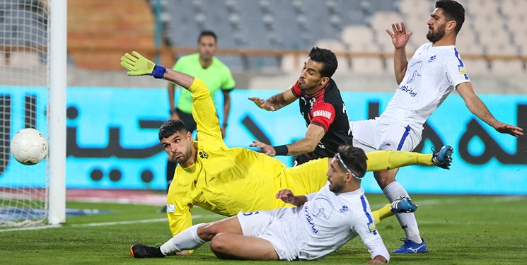 مسابقه گل گهر و پرسپولیس در ورزشگاه جدید مسابقه گل گهر و پرسپولیس در ورزشگاه جدید