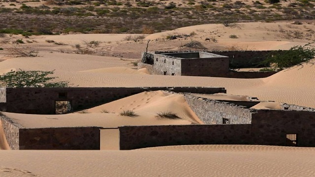کشف روستای سنگی پس از طوفان ماسه‌ای در عمان / عکس