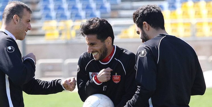 برگزاری جلسه فنی سرخ پوشان در تمرین برگزاری جلسه فنی سرخ پوشان در تمرین