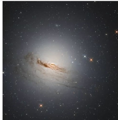 کهکشان در حال مرگ از چشم لسکوپ هابل