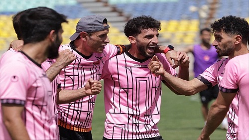 مرور تاکتیکهای گلزنی در تمرین تیم فوتبال پرسپولیس پرسپولیس