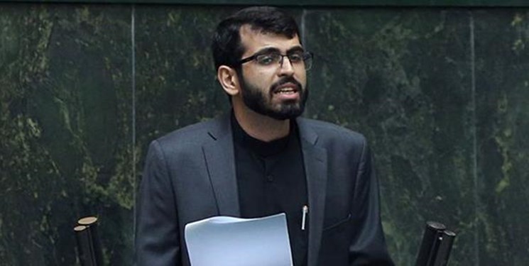 فرمانده نبرد اقتصادی باید رئیس جمهور باشد/ روحانی درک درستی از شرایط جنگ اقتصادی نداشت