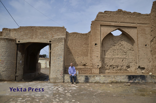 مردم روستای دولت‌آباد نیزار قم هنوز در یک قلعه زندگی می‌کنند