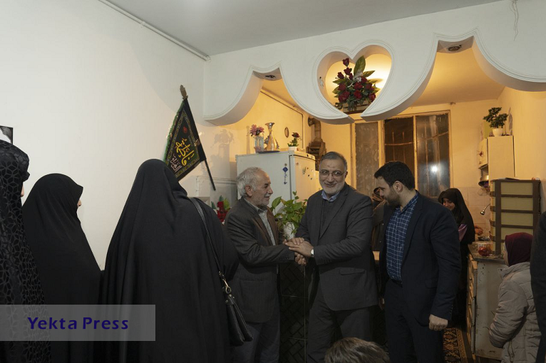 دیدار یلدایی شهردار تهران با خانواده شهید عجمیان+تصاویر