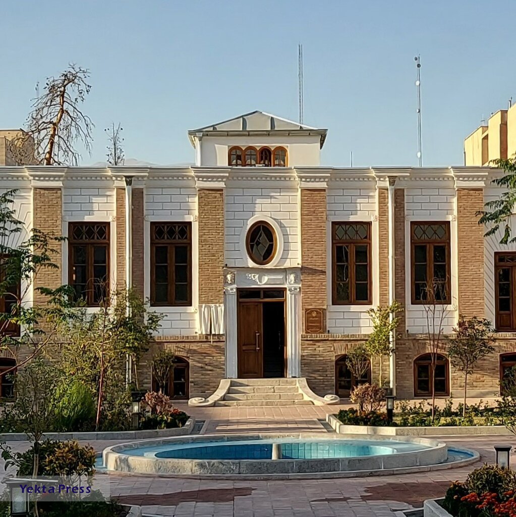 تالاری با گچبری لندنی