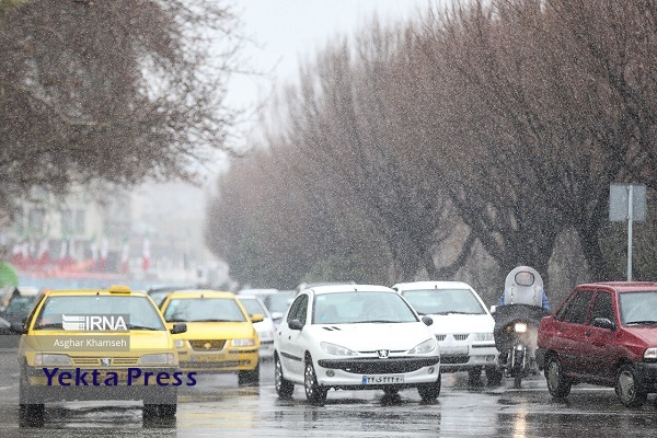 هوای ناسالم تهران در روز برفی