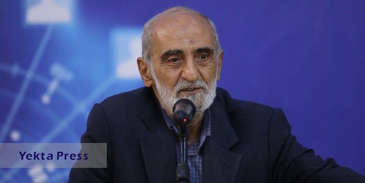 واکنش شریعتمداری به یک توئیت جعلی/ ما چهره ز غم نمی‌خراشیم
