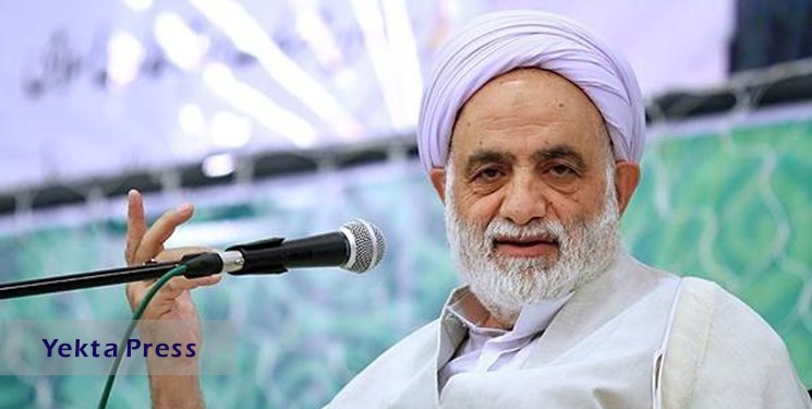 تاکید رئیس ستاد اقامه نماز کشور بر حذف مطالب غیرضروری از کتاب‌های درسی