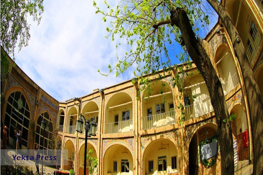 مدرسه ۱۰۰ ساله تهران، ساخته معمارباشی قاجار