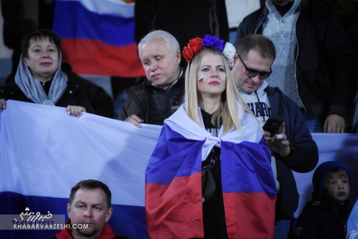 عکس| پوشش عجیب زن هوادار روسیه در ورزشگاه آزادی