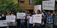 دانشجویان در اعتراض به اهانت به قرآن مقابل سفارت سوئد تجمع می‌کنند