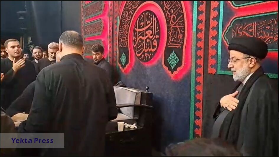 رئیس جمهور در مراسم عزاداری روز تاسوعای مسجد ارگ تهران حاضر شد