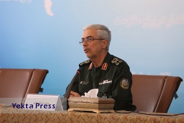 فرمانده نیروی زمینی ارتش عمان با سرلشکر باقری دیدار کرد