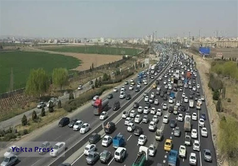 بارش باران در جاده‌های ۱۱ استان/ترافیک سنگین در چالوس