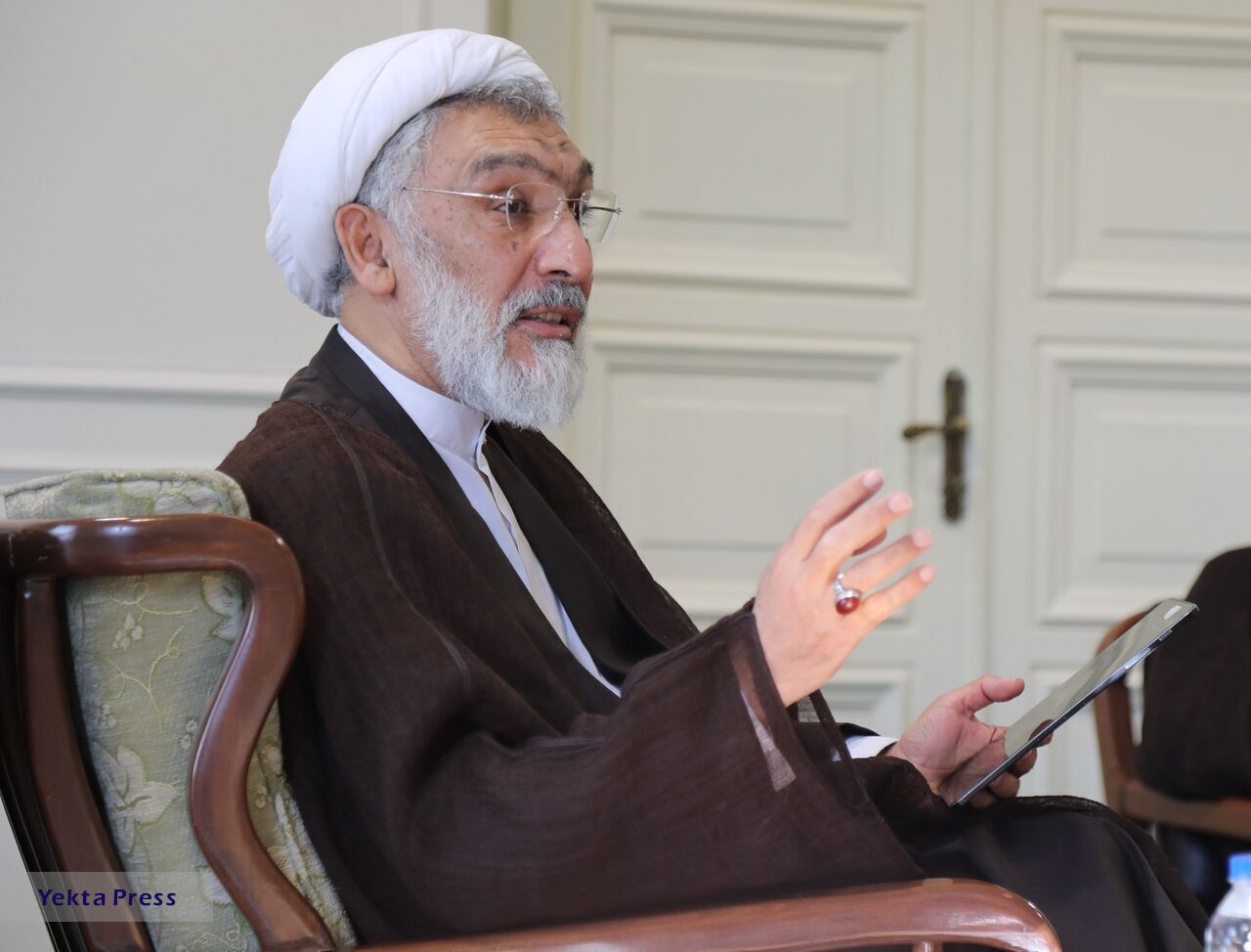 پورمحمدی: باید انقلابی ماند و سختی‌هایش را هم پذیرفت