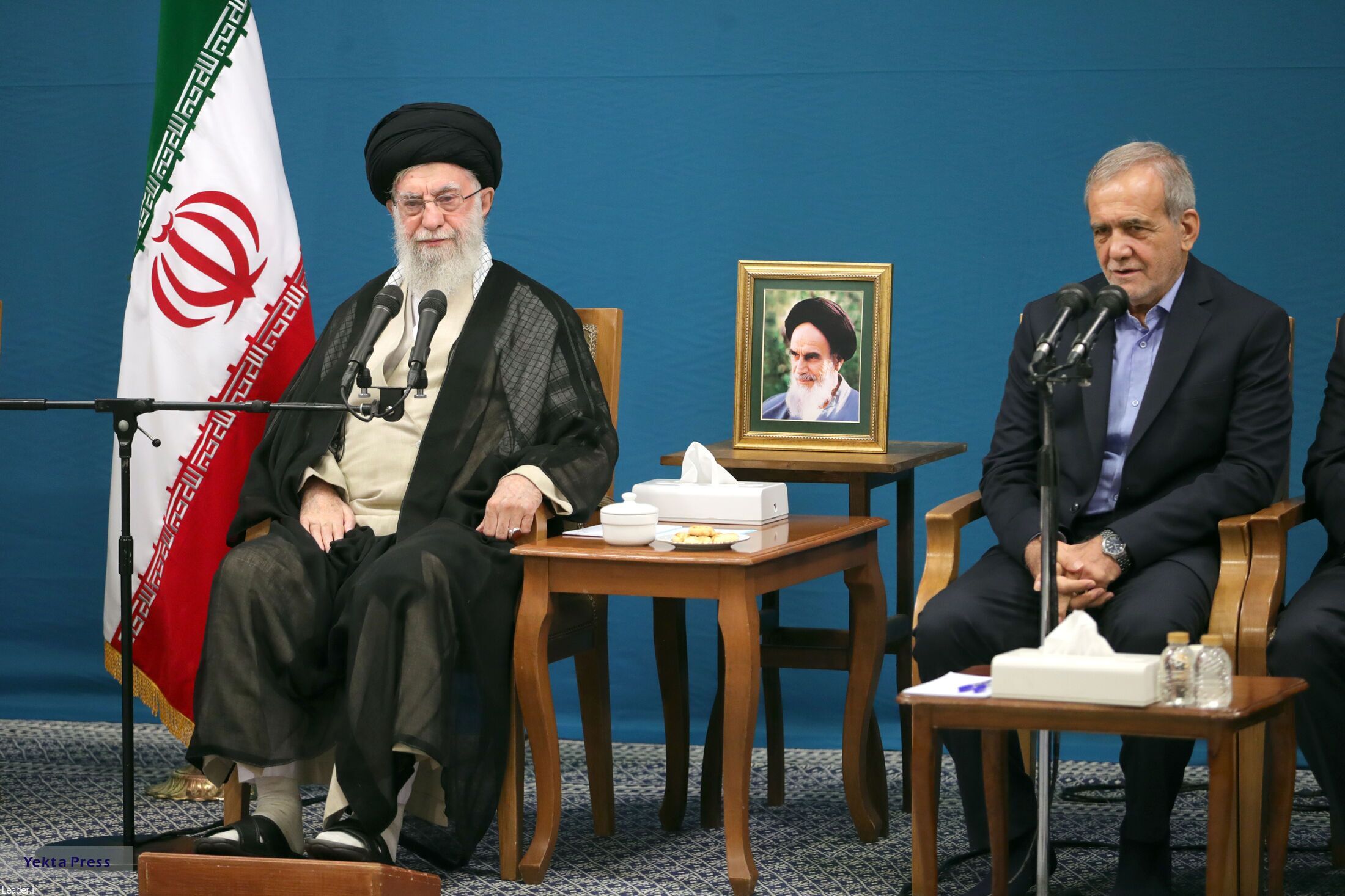 رهبر انقلاب: آقای رئیس جمهور برای انتخاب وزیران با من مشورت کردند