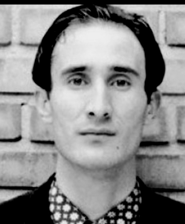 کنار سفره‌های شما، نان بوی ارغوان می دهد