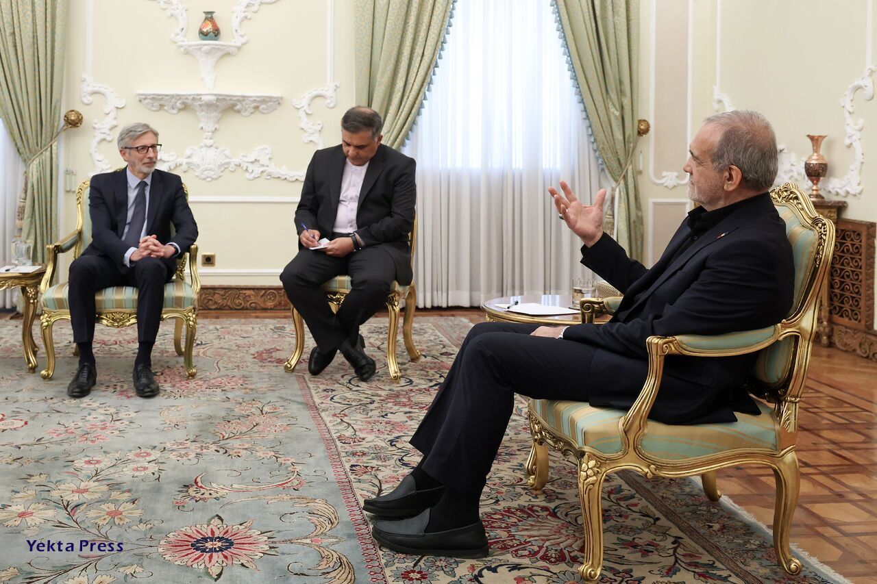 انتقاد رئیس‌جمهور از تبلیغات دروغ غرب علیه برنامه هسته‌ای ایران